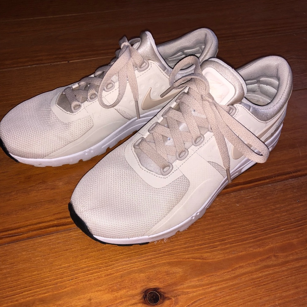 Cream Nike’s